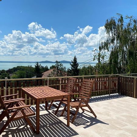 Bacchus Apartman - Borbarlang, Badacsony Badacsonytomaj Exteriör bild