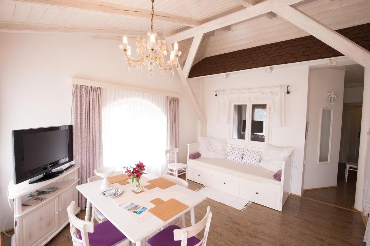 Bacchus Apartman - Borbarlang, Badacsony Badacsonytomaj Exteriör bild