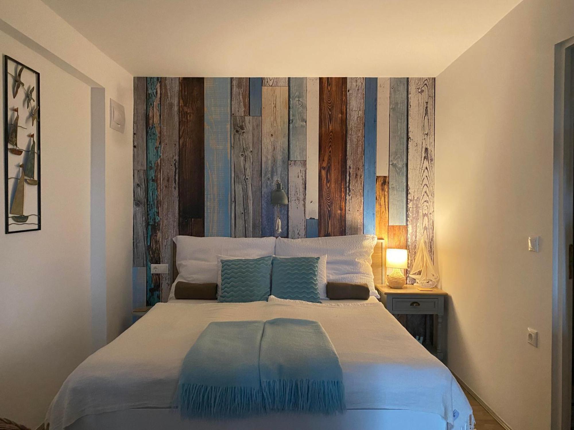 Bacchus Apartman - Borbarlang, Badacsony Badacsonytomaj Exteriör bild