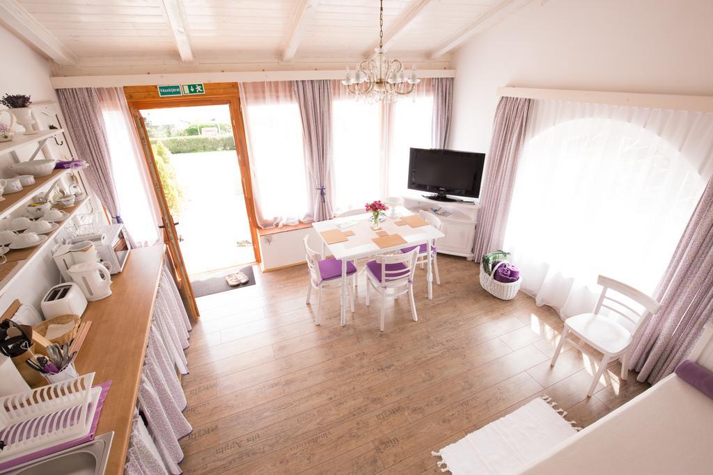 Bacchus Apartman - Borbarlang, Badacsony Badacsonytomaj Exteriör bild